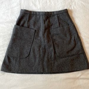 🍓4 for $20🍓 Short, grey, wool skirt